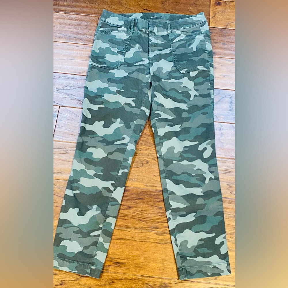 Women’s Old Navy Camouflage Pixie‎ Ankle Pants